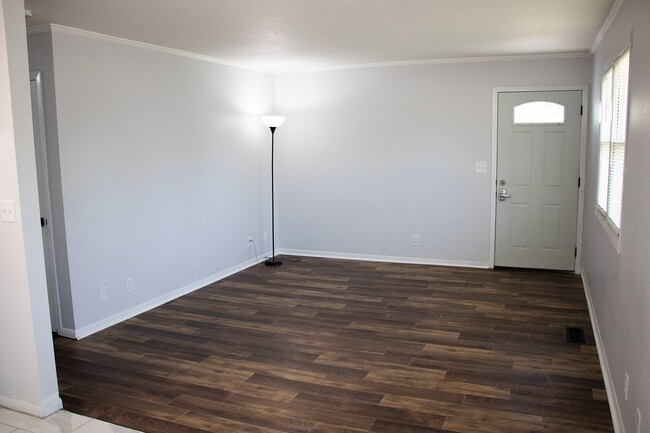 903 N Roche St in Knoxville, IA - Building Photo - Building Photo