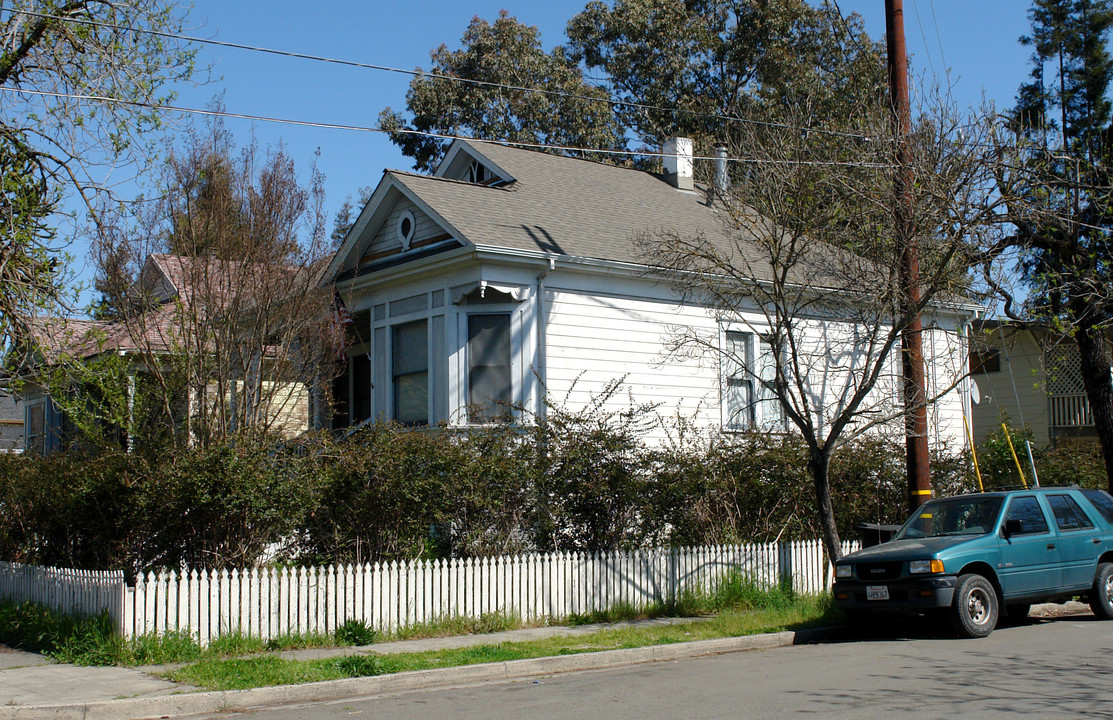 415 Laurel St in Santa Rosa, CA - Building Photo