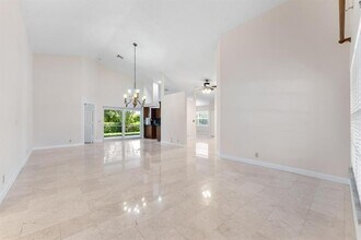5333 Pine Cir in Coral Springs, FL - Building Photo - Building Photo