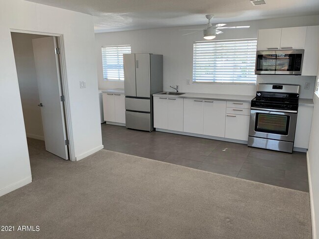 746 W Turney Ave-Unit -8 in Phoenix, AZ - Building Photo - Building Photo