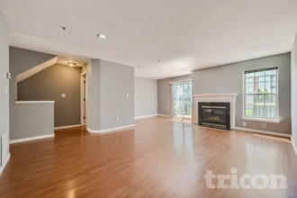 6603 Polynesian Ln in Glen Burnie, MD - Foto de edificio - Building Photo