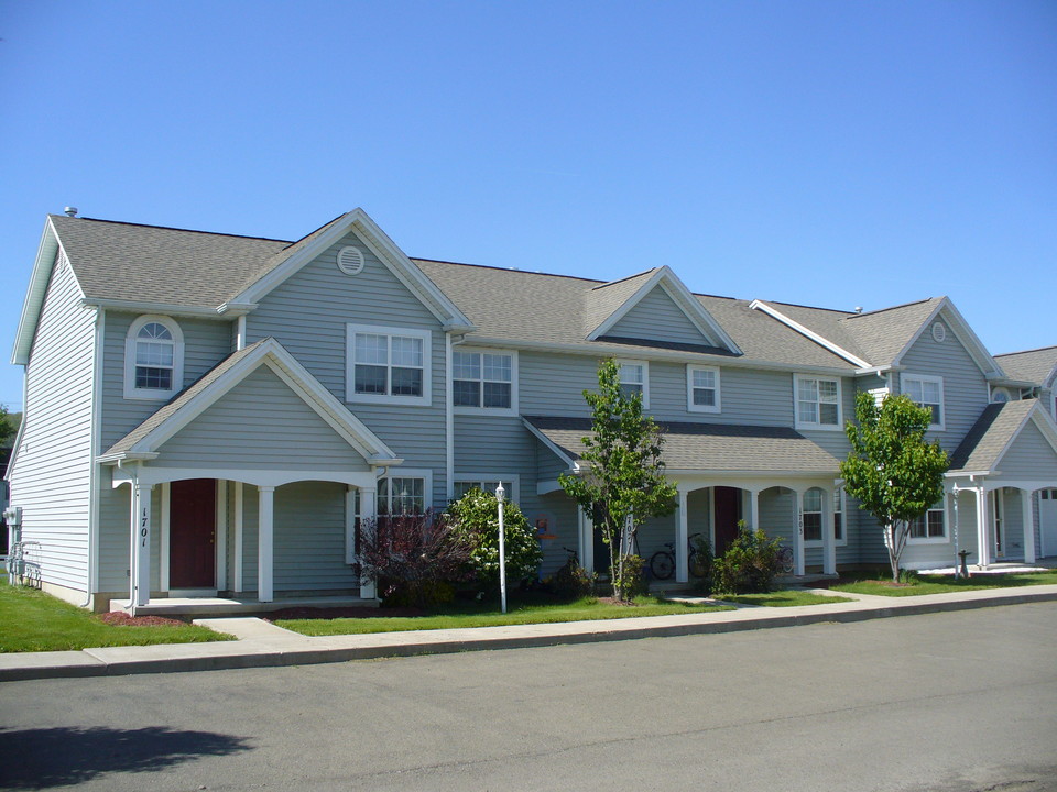 Bottchers Landing in Big Flats, NY - Building Photo