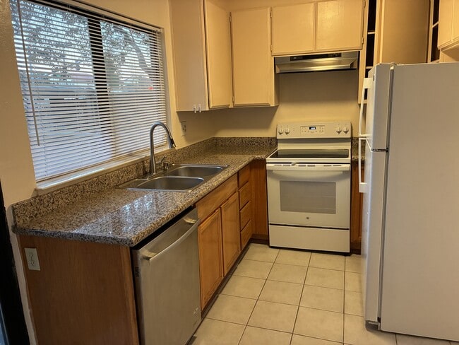 4075 Eggers Dr in Fremont, CA - Building Photo - Building Photo