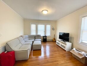 31 High St, Unit 2 in Brookline, MA - Building Photo - Building Photo