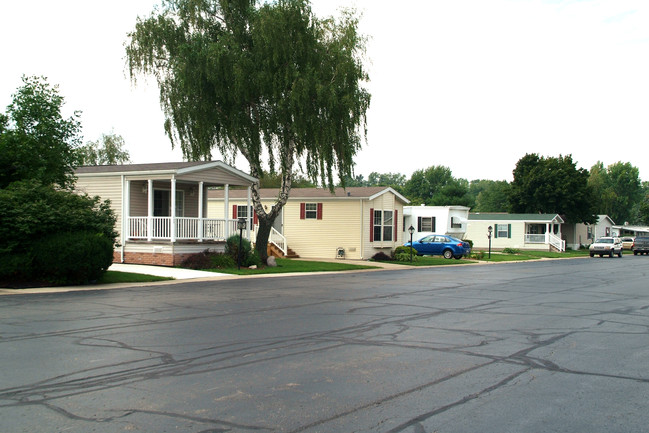 Cranberry Lake in White Lake, MI - Building Photo - Building Photo