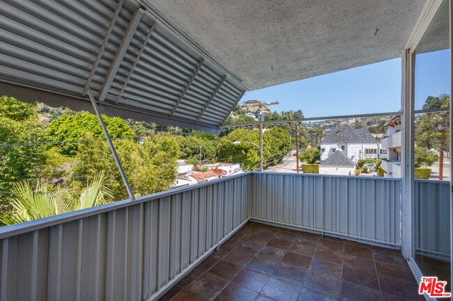 1539 Laurel Ave in Los Angeles, CA - Building Photo - Building Photo