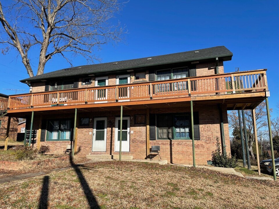 428 W Main St in Troy, NC - Building Photo