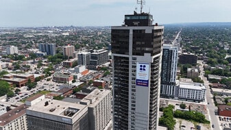 100 Main in Hamilton, ON - Building Photo