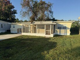2850 New Tampa Hwy in Lakeland, FL - Building Photo