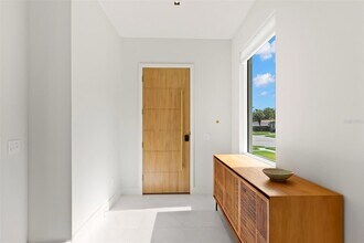 150 51st St N in St. Petersburg, FL - Foto de edificio - Building Photo