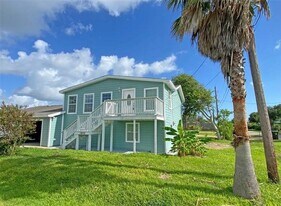 1402 Avenue K in San Leon, TX - Building Photo