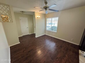 1055 Cavalier Ave, Unit 1 in Simi Valley, CA - Building Photo - Building Photo
