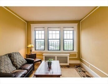 2003 Commonwealth Ave in Boston, MA - Building Photo - Building Photo