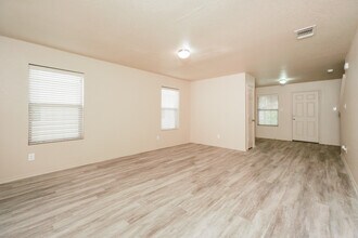 6118 Pow Wow Dr in San Antonio, TX - Building Photo - Building Photo
