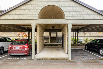 Rivers Edge Condominiums in Portland, OR - Foto de edificio - Building Photo