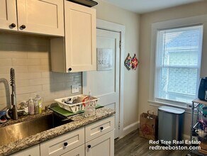 209 Aspinwall Ave, Unit 2 in Brookline, MA - Foto de edificio - Building Photo