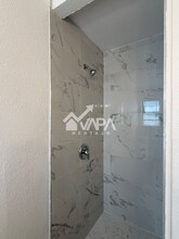 551 Bertetti Dr in San Antonio, TX - Foto de edificio - Building Photo