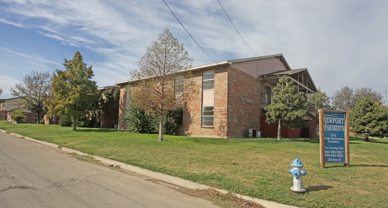 Newport Apartments in Denton, TX - Foto de edificio