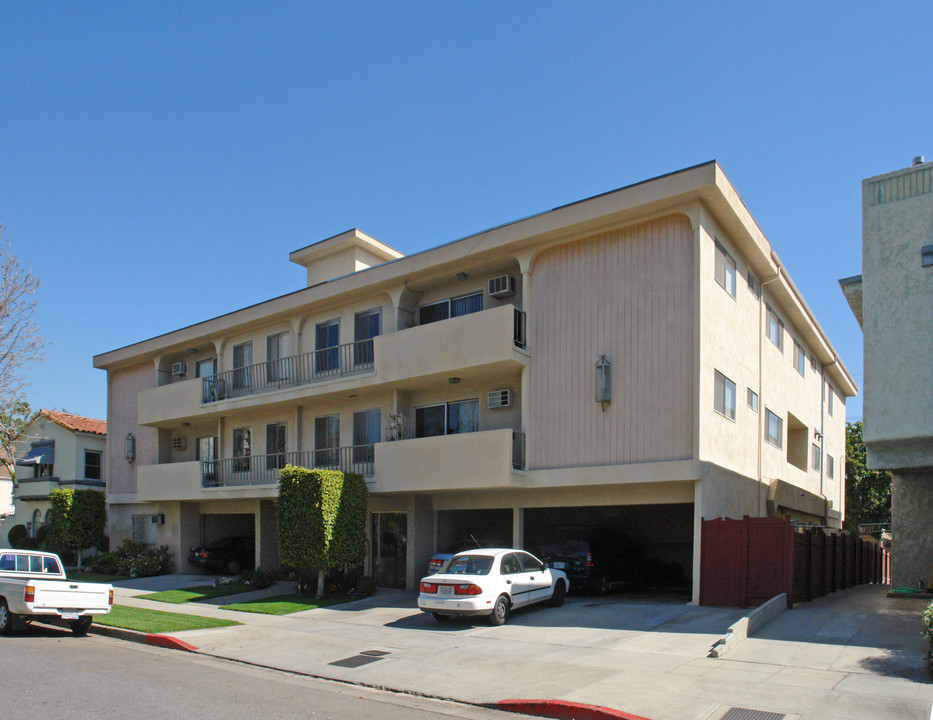 Oakhurst Apartment's in Los Angeles, CA - Building Photo