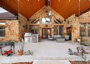 103 Rio Grande Dr in Blanco, TX - Building Photo - Building Photo