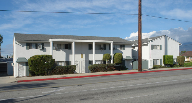 476 E Cypress St in Covina, CA - Foto de edificio - Building Photo