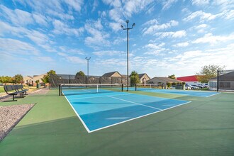 Wingover Luxury Apartments and Townhomes in Bloomington, IL - Foto de edificio - Building Photo