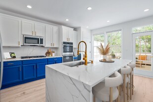 43068 Shadow Terrace in Leesburg, VA - Building Photo