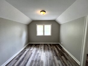 8238 S Saginaw Ave in Chicago, IL - Building Photo - Building Photo