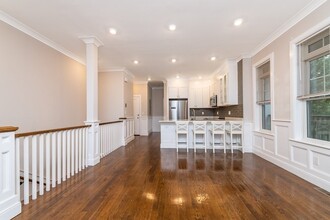 54-56 Athol St, Unit 1 in Boston, MA - Foto de edificio - Building Photo