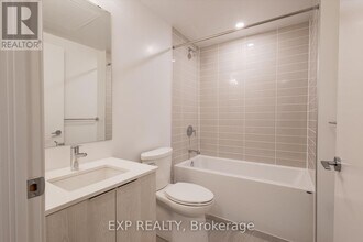 357 King St W in Toronto, ON - Building Photo - Building Photo