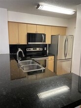 570 S Park Rd in Hollywood, FL - Foto de edificio - Building Photo