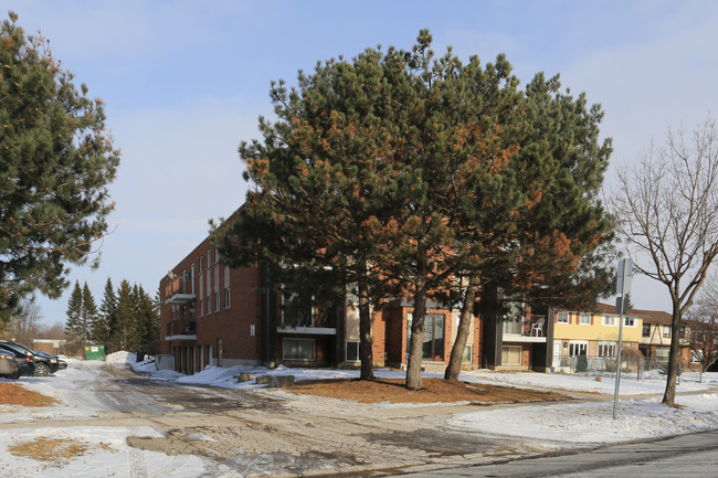 112 Breckenridge Dr in Kitchener, ON - Building Photo - Building Photo