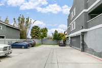 Duke Apartment Homes in Huntington Beach, CA - Foto de edificio - Building Photo