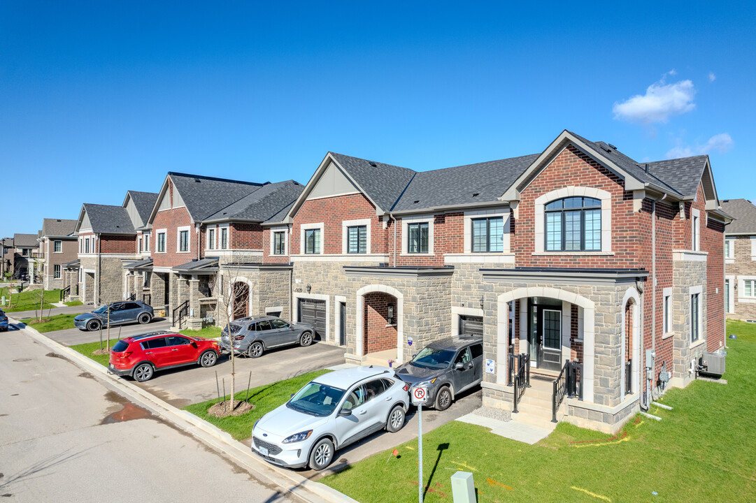 Saddle Ridge Homes in Milton, ON - Building Photo