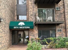 8974 N Western Ave, Unit 314 in Des Plaines, IL - Building Photo