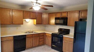12 Cherry Tree Ln, Unit 12 in Glen Carbon, IL - Building Photo - Building Photo