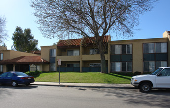 Mountain View Apartments in Vista, CA - Building Photo - Building Photo