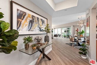 13600 Marina Pointe Dr in Marina Del Rey, CA - Building Photo - Building Photo