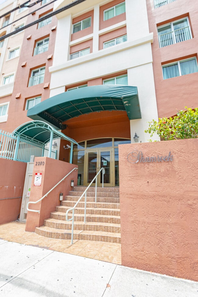 3219 SW 23rd Terrace in Miami, FL - Building Photo - Building Photo