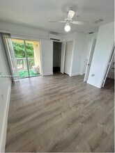 2066 NE 167th St in North Miami Beach, FL - Building Photo - Building Photo