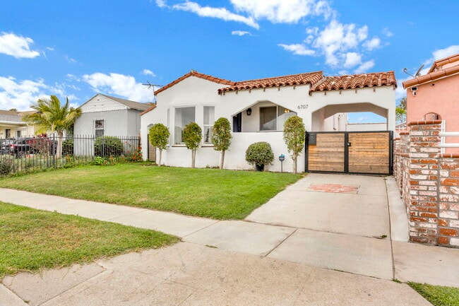 6707 4th Ave in Los Angeles, CA - Building Photo - Building Photo