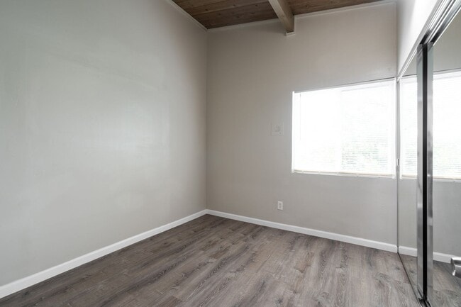 5014 Chaparral Way in San Diego, CA - Building Photo - Building Photo