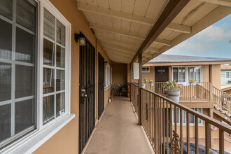 1232 Division St in Oceanside, CA - Building Photo - Building Photo