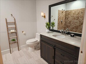 447 Lakeview Dr in Weston, FL - Building Photo - Building Photo