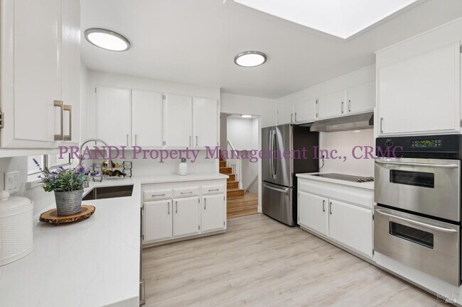 7 Hearthstone Ct in San Rafael, CA - Building Photo - Building Photo