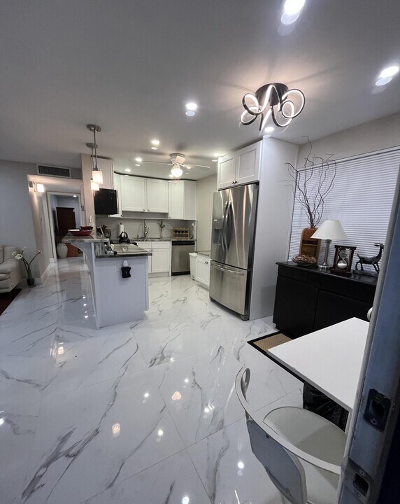 253 Burgundy Ave in Delray Beach, FL - Building Photo