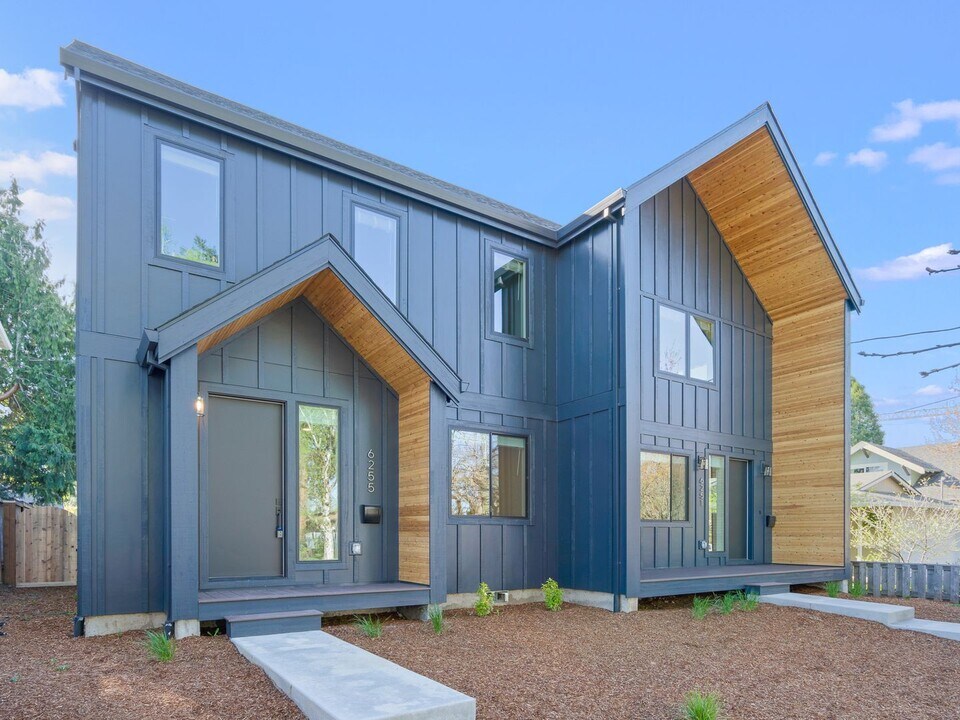 6255 SE 49th Ave in Portland, OR - Building Photo