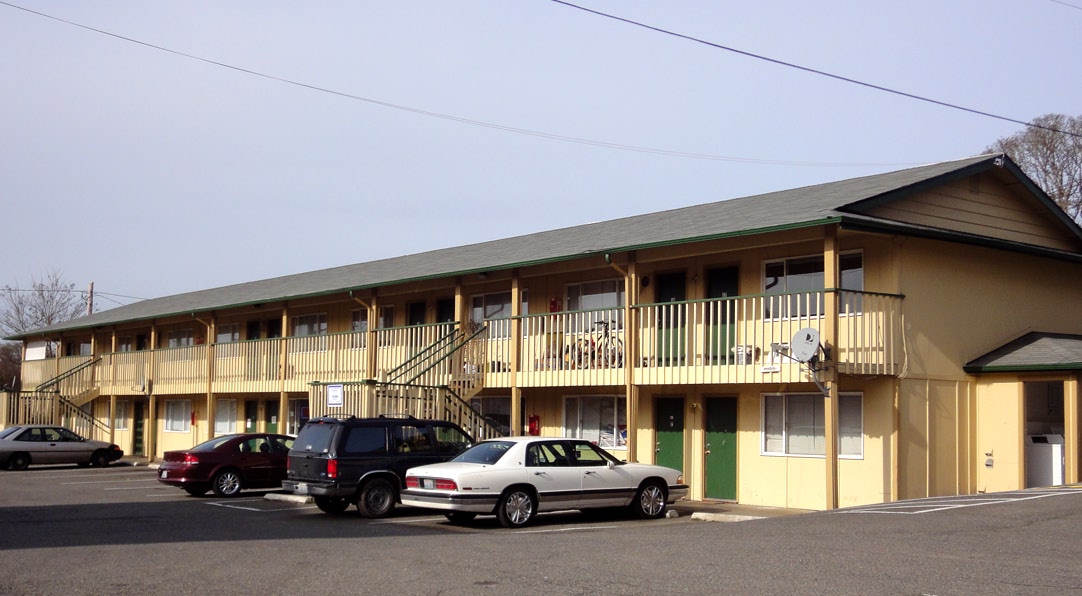 Union Crest Apartments in Lakewood, WA - Building Photo