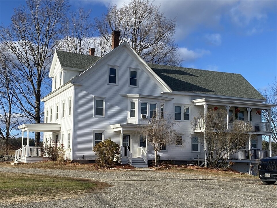 140 Redstone Hill Rd in Sterling, MA - Building Photo