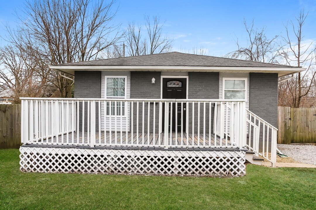 241 Southard Dr in Columbus, OH - Building Photo